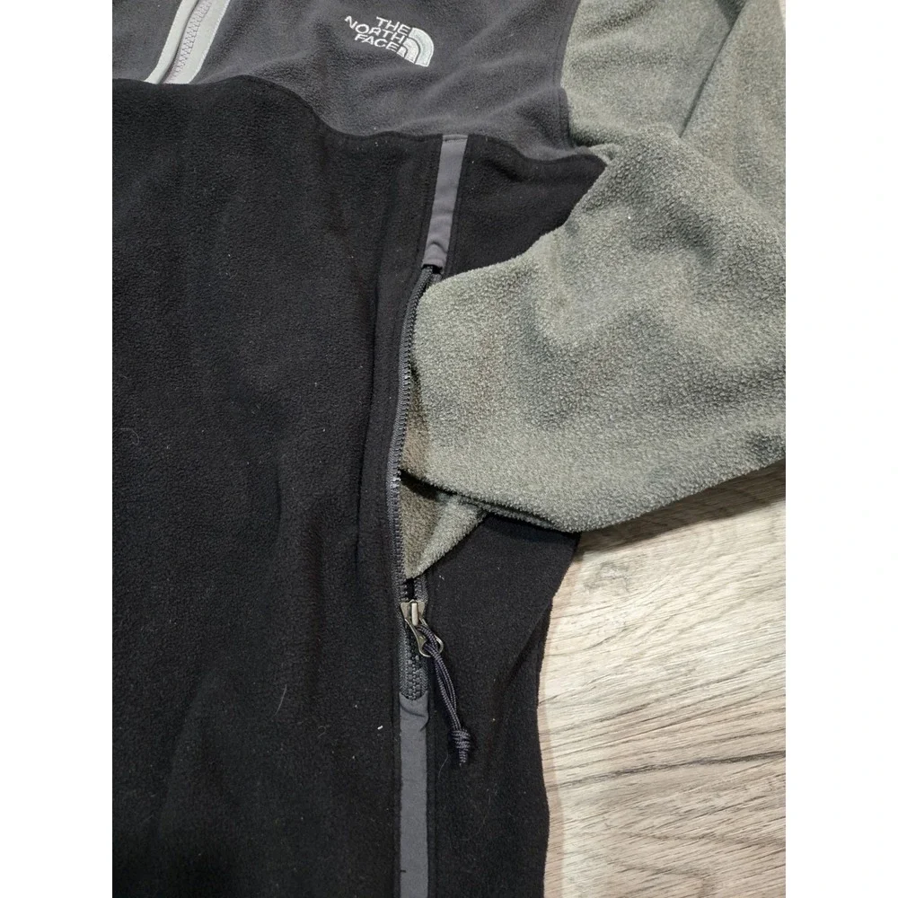 The North Face Black Gray Half Zip Jacket Men's L‎ Logo Zipper Accent